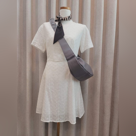 💥SOLD💥KOREAN Crossbody Bag - Picture 2 of 2